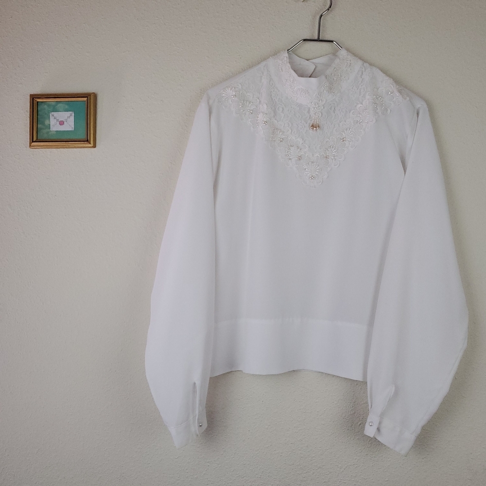 Elegant White Lace Women's Top